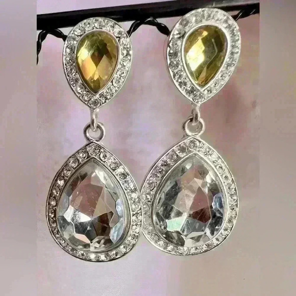 Macy’s Teardrop Earrings - Picture 3 of 5